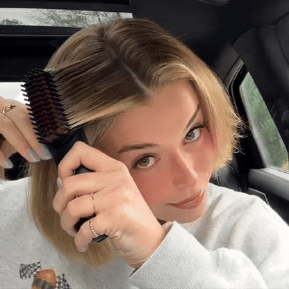 Cocoony Cordless Straightening Brush